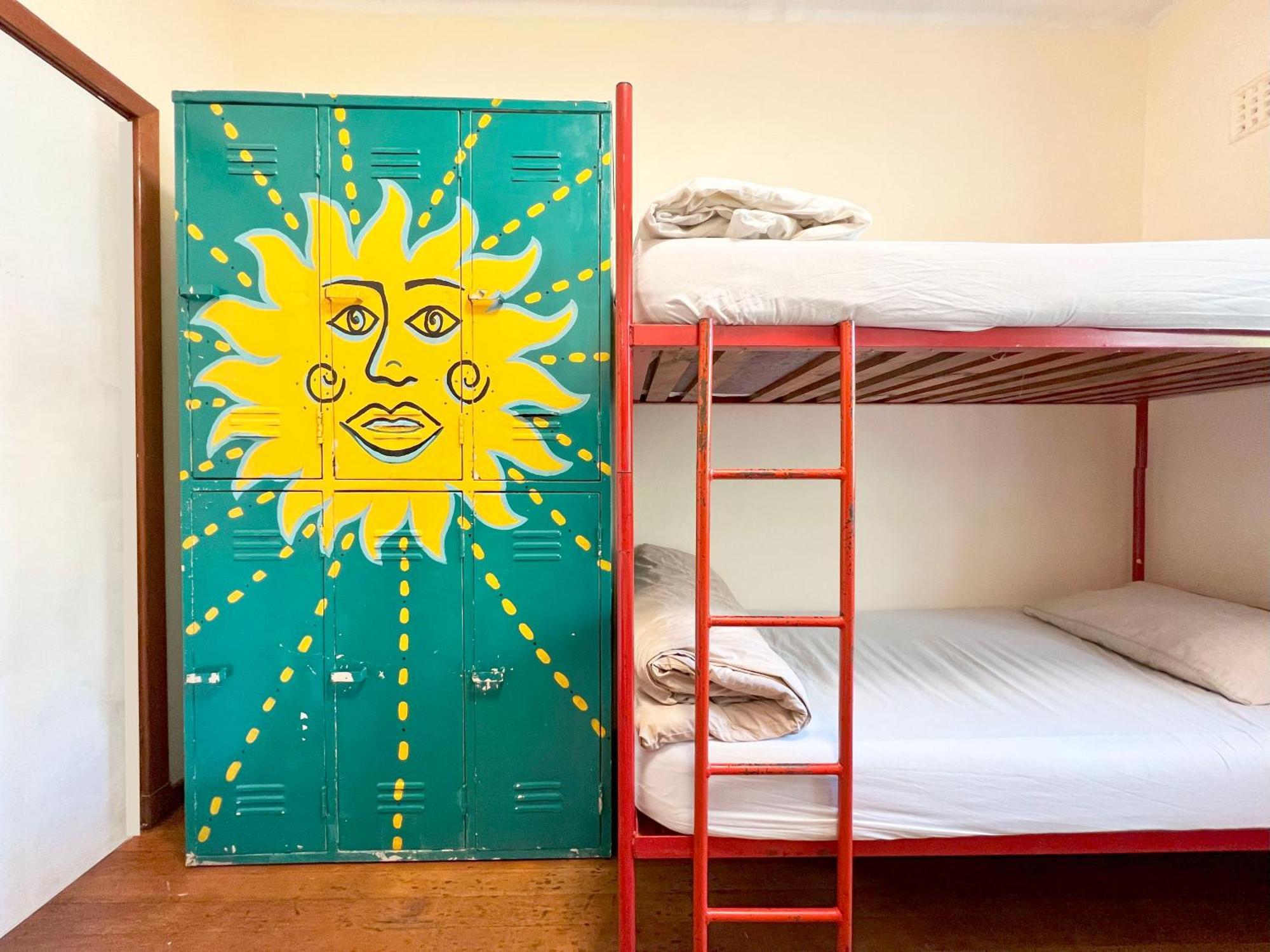 Long Street Backpackers (Adults Only) Hostel เคปทาวน์ ภายนอก รูปภาพ